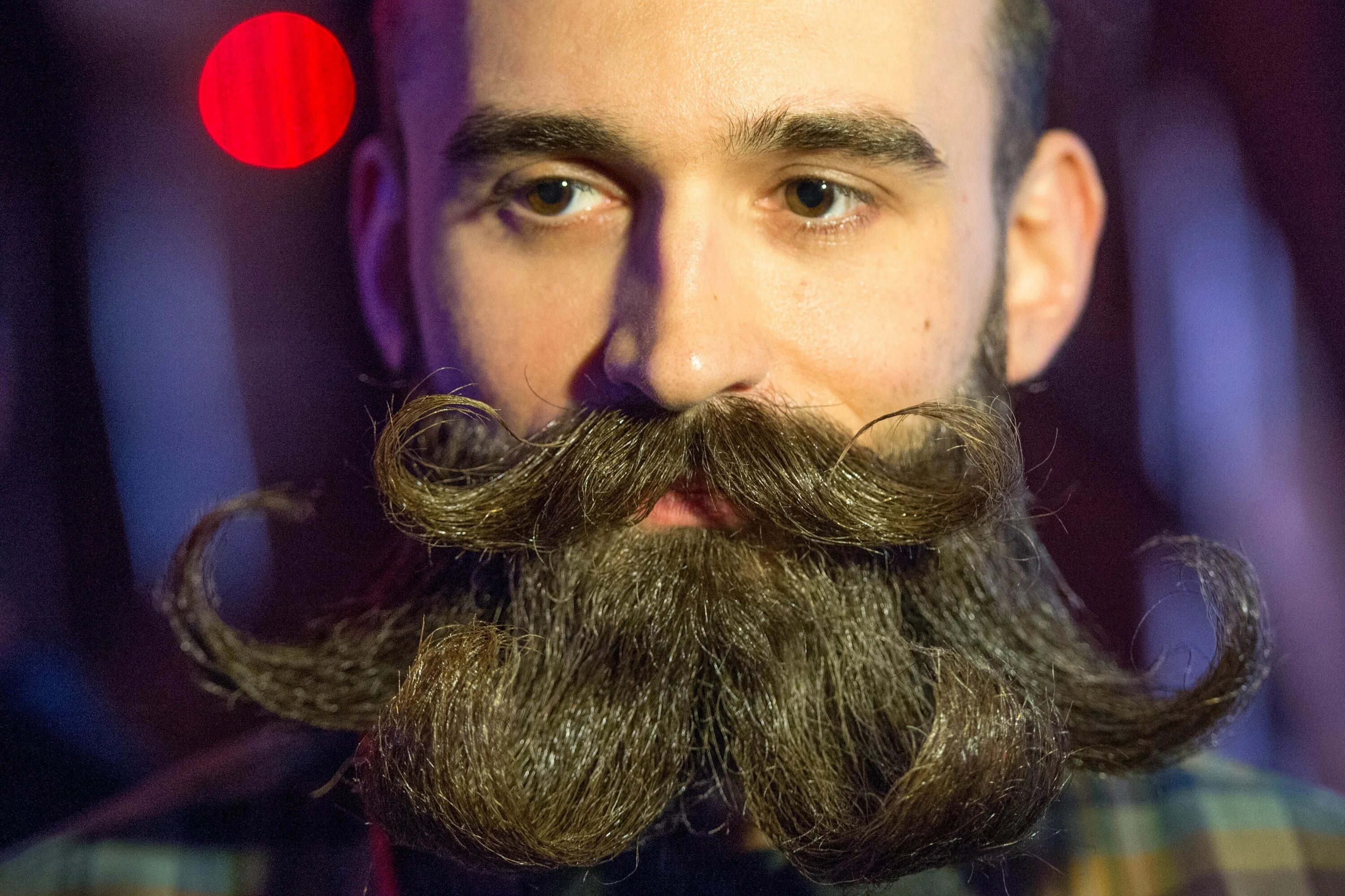 Человек с бородкой. Борода с усами. Красивые усы. Человек с усами и бородой. Борода бакенбарды.