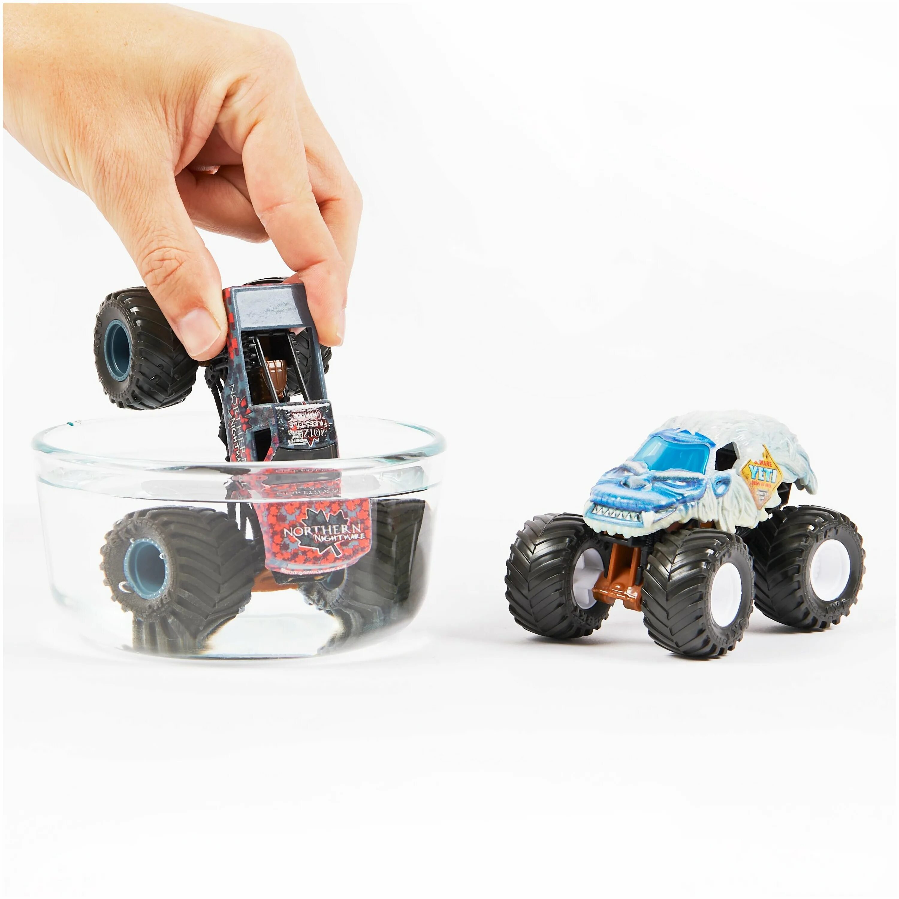 Набор машин monster jam color change 6060883. Monster jam spin master с браслетом series 17. Монстр трак меняющий цвет. Машинка monster jam 1:64 2шт grvdgrlgndvredprmrgrvdgr 6044943/20124304. Монстр трак меняющий цвет.