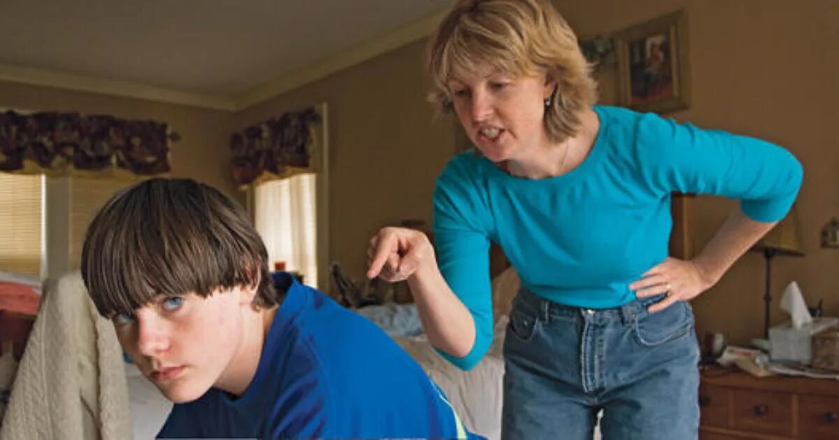 Pt mom. Взрослая женщина учит мальчика. Pt mom. Mommy and сын. Необычные отношения матери и сына.