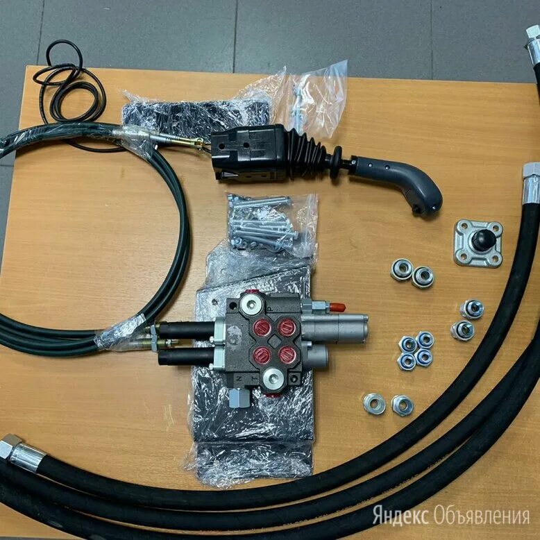 джойстик гидравлический для трактора мтз 82. гидрораспределитель с джойстиком для мтз 82. комплект джойстика на мтз 82. джойстик на кун. джойстик управления гидравликой для мтз 82.