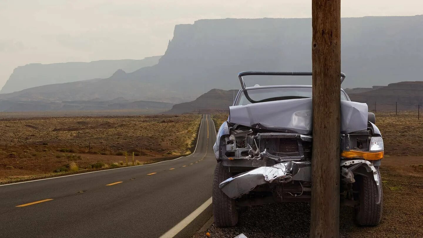 Look that car over there crash. Авария фон. Авария обои.