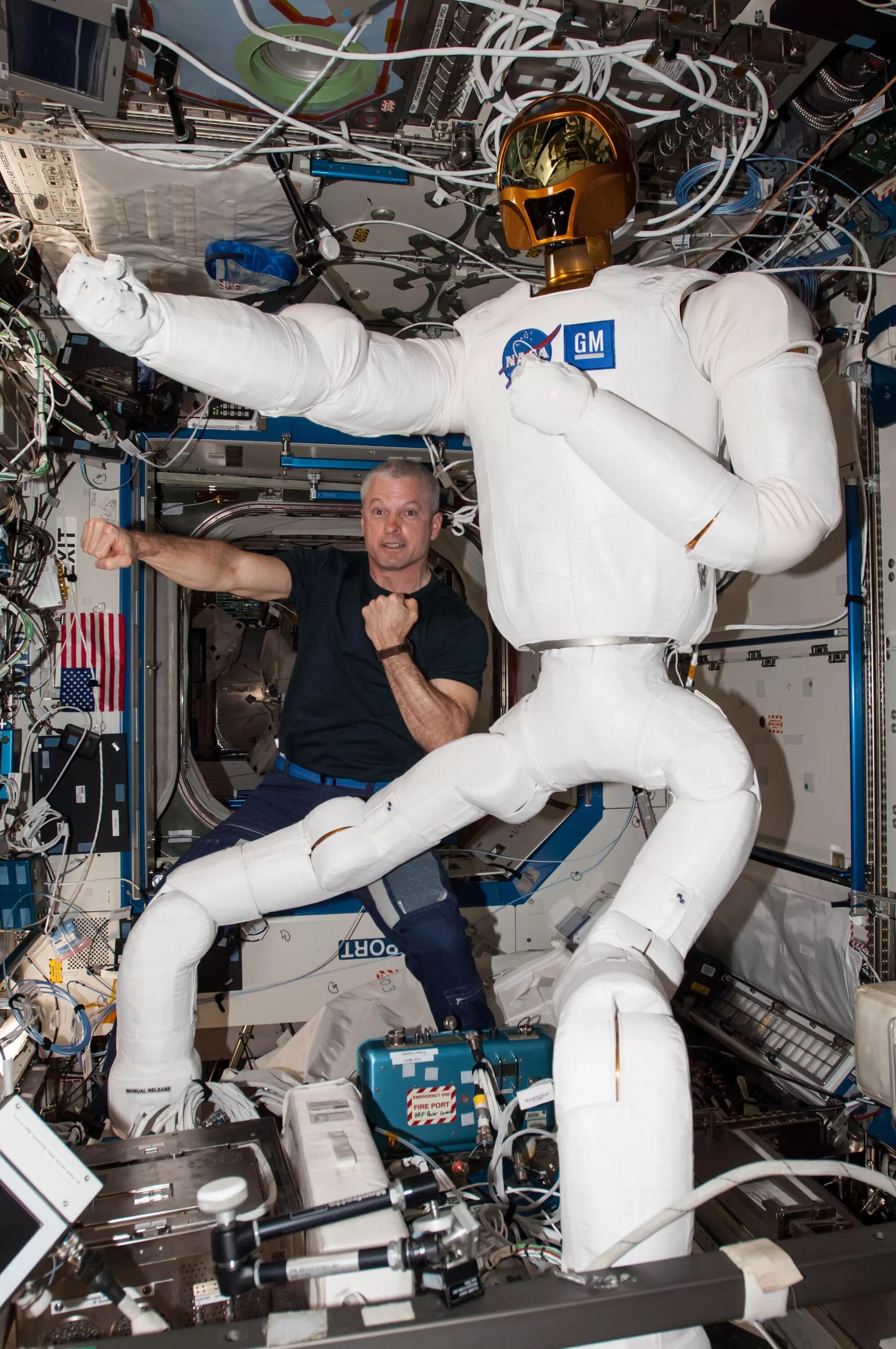 Робот астронавт. Робонавт 2. robonaut 2 на мкс. робонавт наса. робот наса.