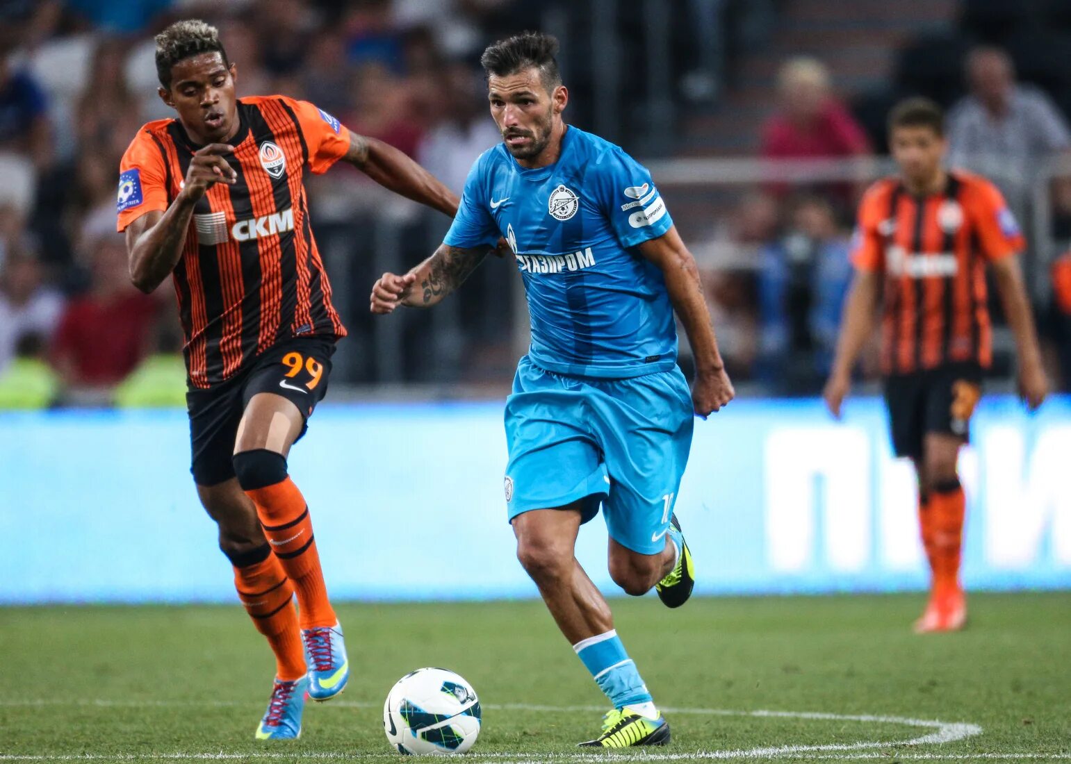 зенит-шахтер донецк 2009. зенит шахтер матч. зенит шахтер. шахтер зенит 2011. 2 шахтера.