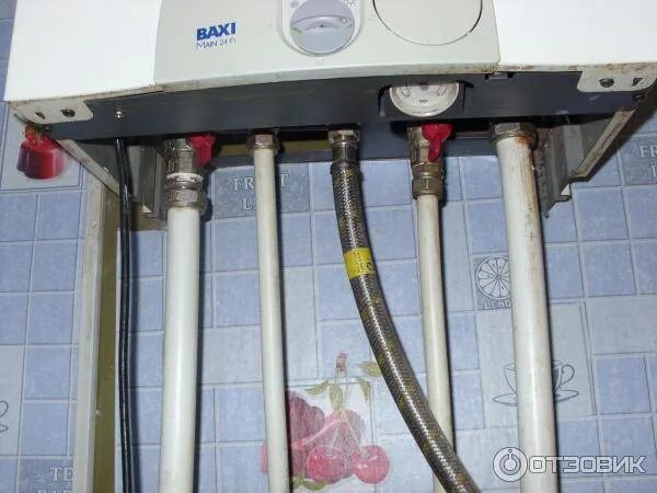 Baxi main 5 24 f газовый шланг. Baxi 24i кран слива воды. Baxi main 24 Fi кран слива воды. Котёл бакси майн 24 Fi.