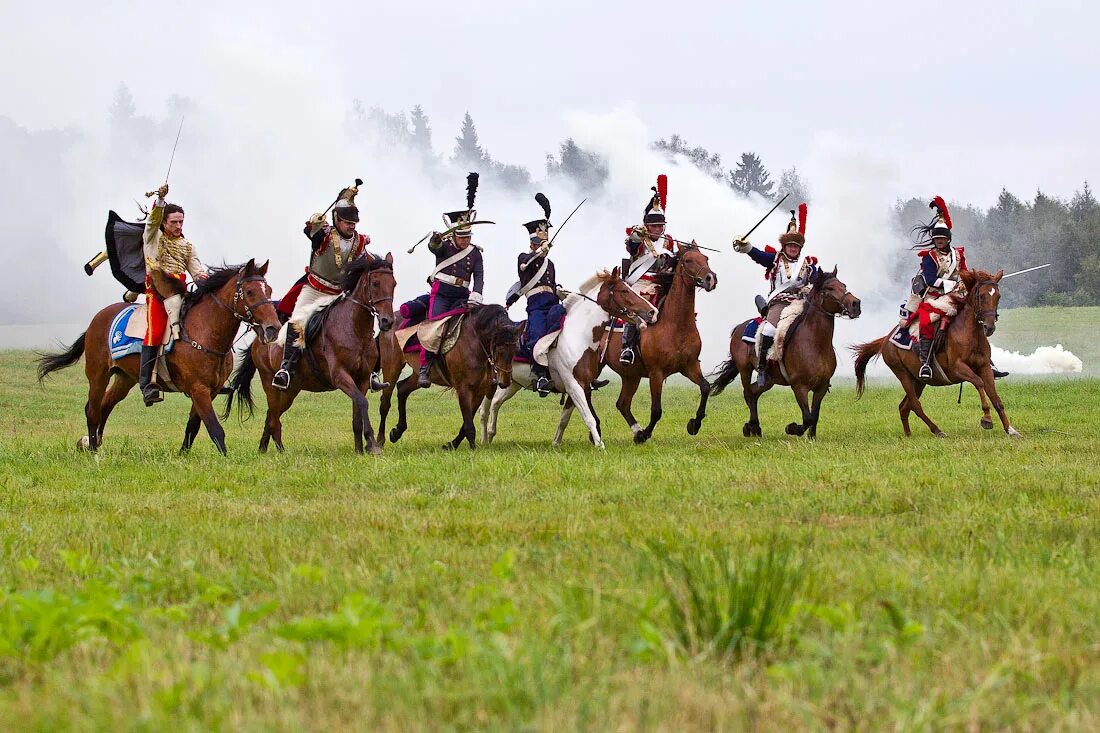 Сайт 1812 года. Реконструкторы 1812 гусары. Французы 1812 реконструкторы.