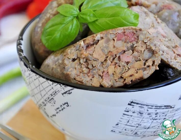 колбаски с печенью. блюда из субпродуктов птицы. домашняя печеночная колбаса. домашняя колбаса из печени. домашняя колбаса из свинины в кишках.