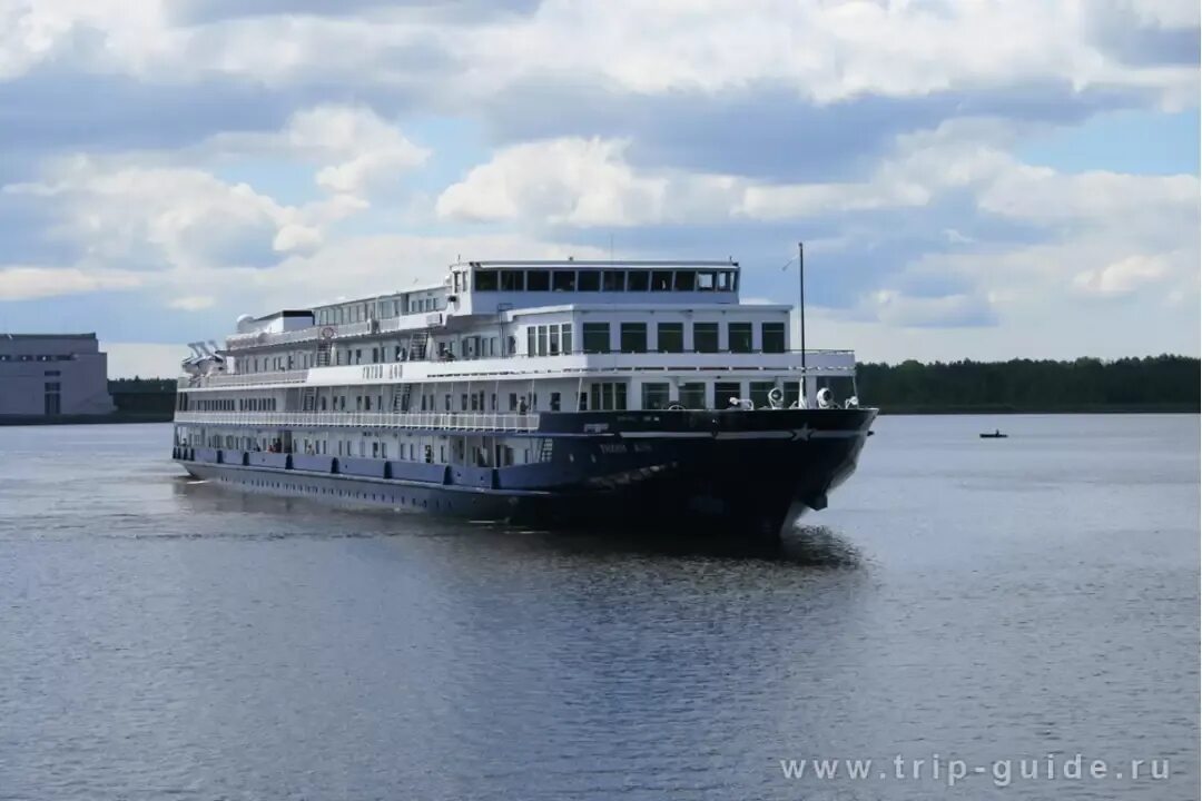 Теплоход 35. Круиз по волге на теплоходе кронштадт из москвы. Теплоход фёдор шаляпин 92-016. Теплоход ленин дизель электроход. Теплоход сицилия санкт-петербург.