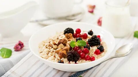 Вкусный завтрак с молоком