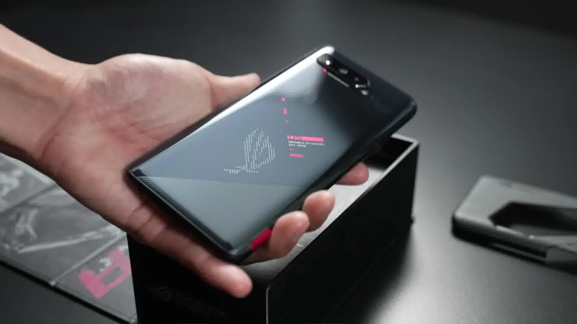 Рог фон антуту. ROG Phone 5 чехол. ROG Phone 5 внутрянка. ROG Phone 5 копия. Асус Рог фон 5 Алтимейт антуту.