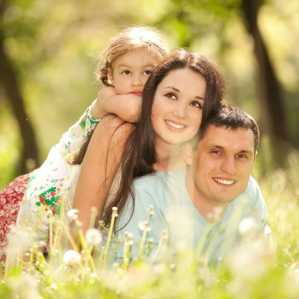 Счастливая семья. Мужчина с дочкой. Разрешения дочери отцом. Фотосессия с папой. Разрешения дочери отцом.