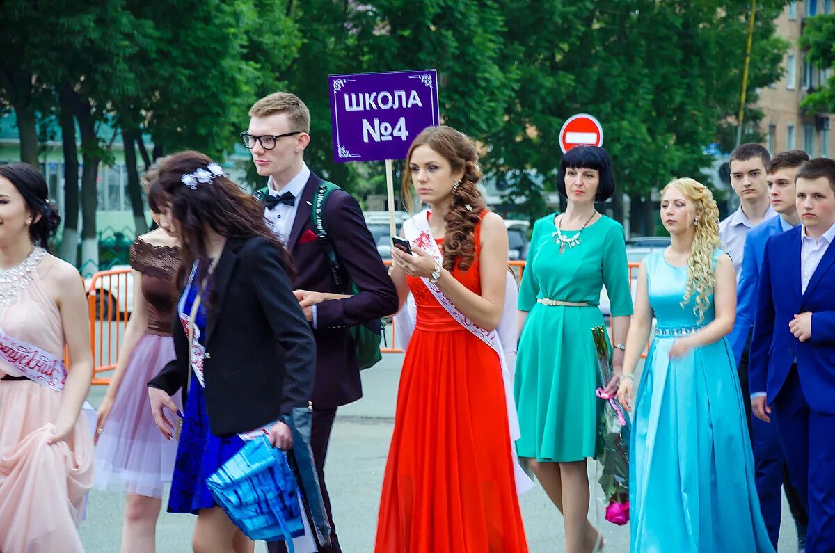 11 школа ялта. пьяные выпускницы 2017 фото. выпускники 2020 года. выпуск 2017 года. выпускной школьный 2017.