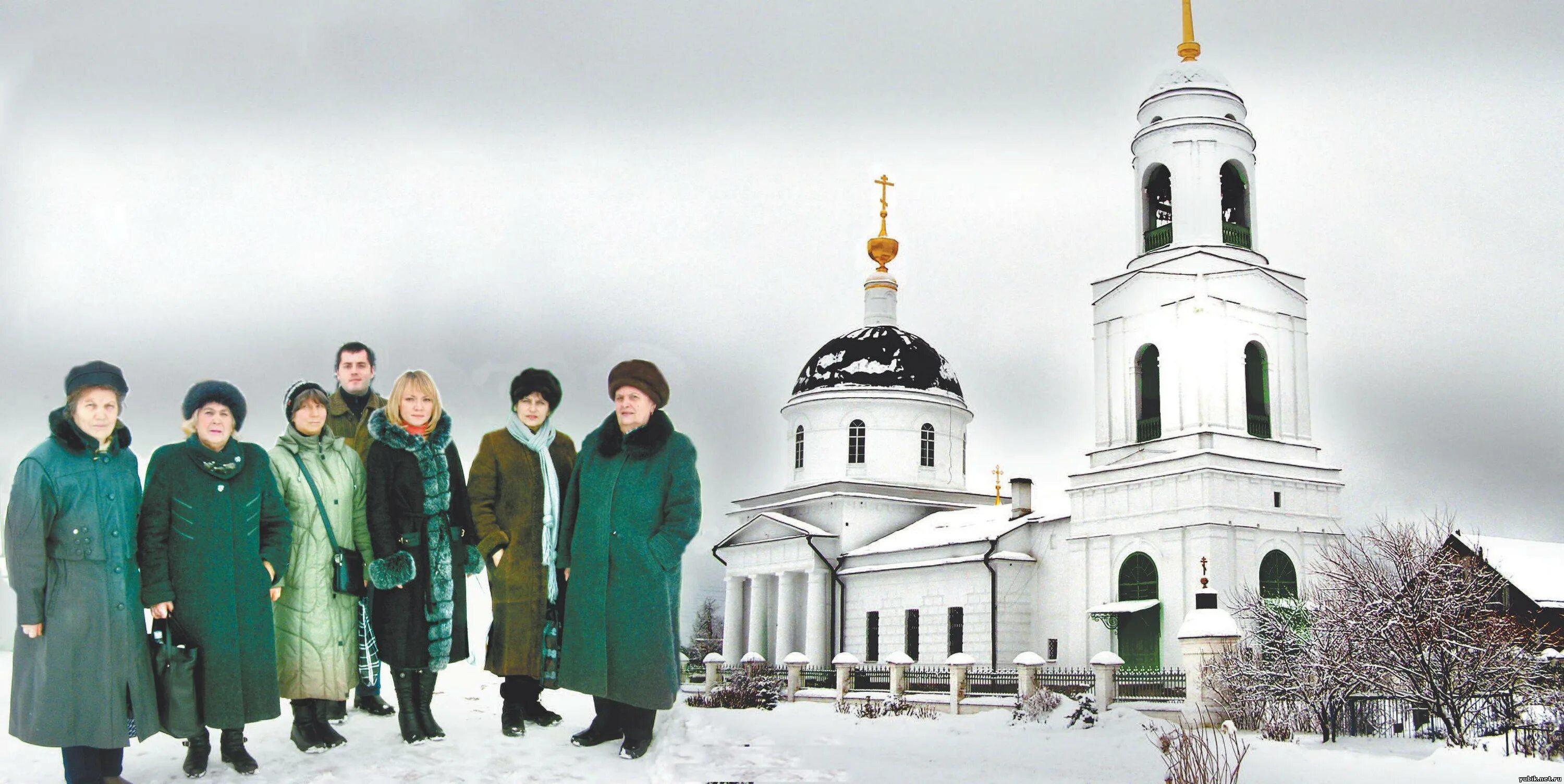 статуи в дмитрове петру и февронии. дмитров женщина около церкви. дмитров женщина около церкви. дмитров женщина около церкви. батюшка евгений акуловский храм.