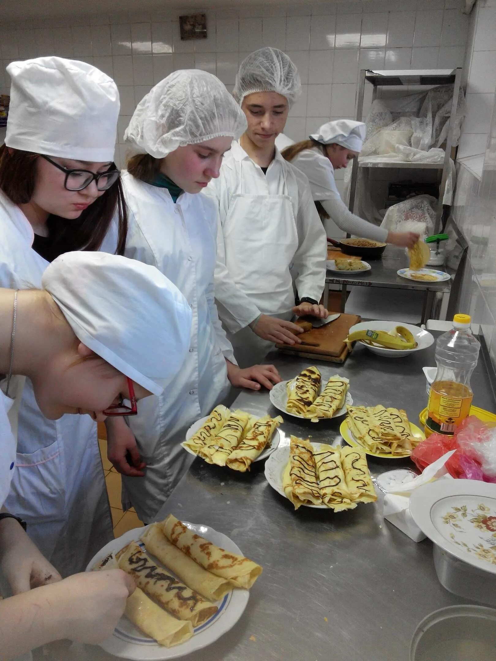 Учебный профессиональный комбинат. Упк в советской школе. Учебно производственный комбинат в школе. Учебно производственный комбинат ссср. Уроки домоводства в советской школе.