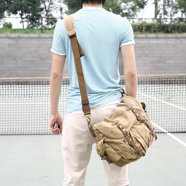 Как называются сумки которые носят через плечо. Как называются сумки которые носят через плечо. Парень с сумкой через плечо. Сумка на ремне через плечо мужская. Сумка маленькая мужская подростковая.