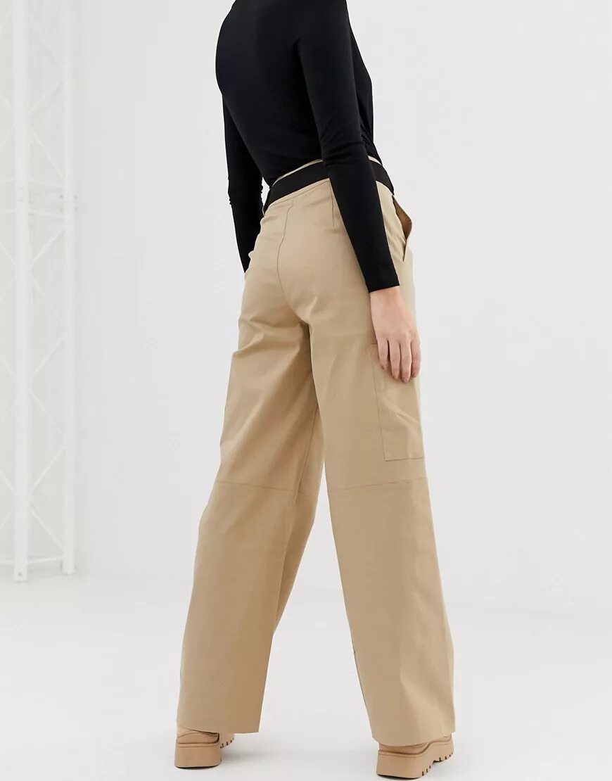 брюки песочного цвета мужские. бежевые штаны карго мужские. штаны карго песочного цвета мужские военные. брюки чинос песочные. штаны карго gap.