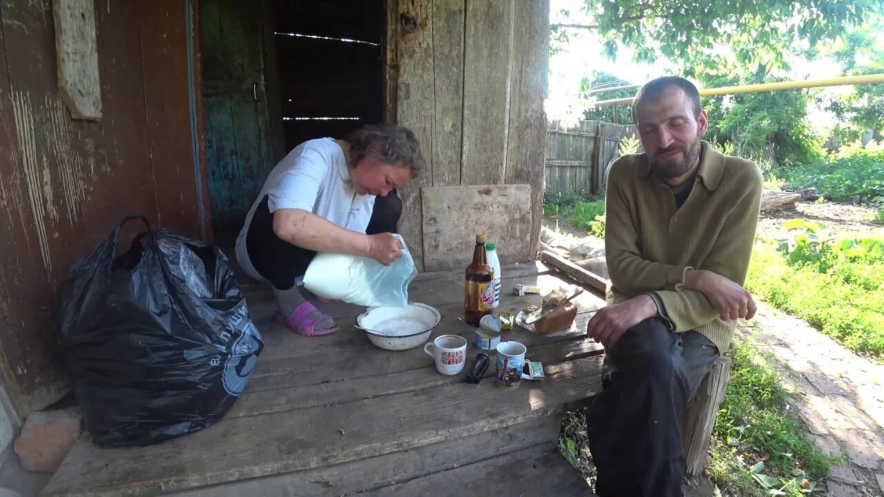 Как зовут алкаш. Запойный алкоголизм. Как зовут алкаш. Дворник митрич шестое чувство. Алкоголик и алкоголичка.