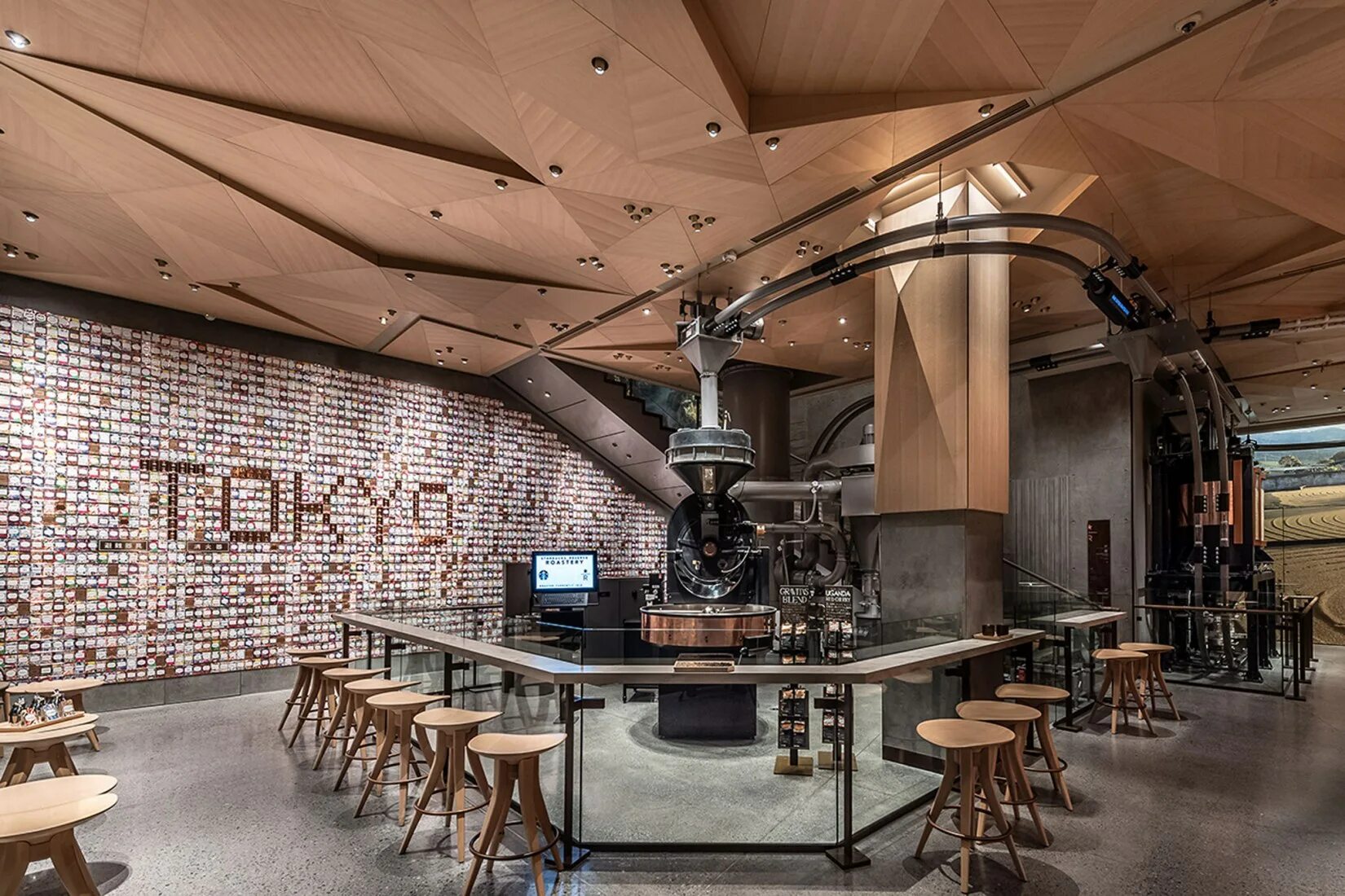 Starbucks Reserve Roastery. Starbucks в Токио. Starbucks Coffee Roastery. Starbucks кофе в Японии. Крупнейшие кофейни