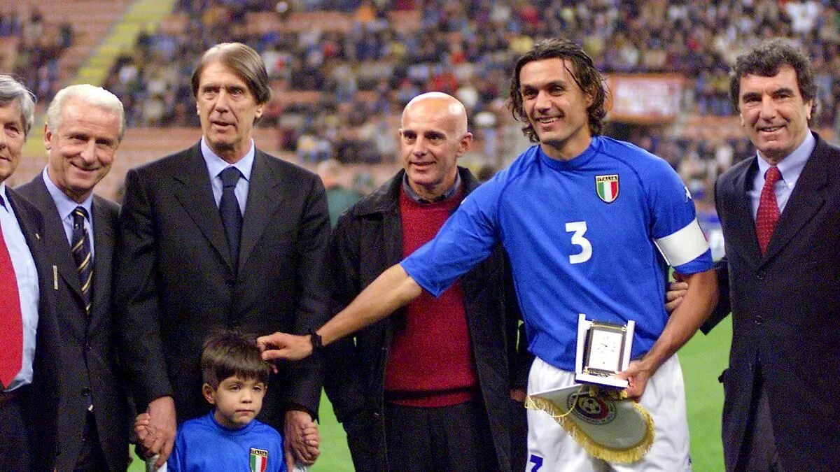Паоло Мальдини с отцом. Паоло и Чезаре Мальдини. Паоло Мальдини 2002. Чезаре Мальдини футболист. Чезаре мальдини