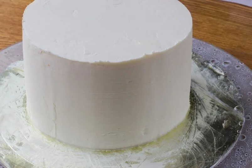 Белый ганаш для покрытия торта. Торт покрытый белым ганашем. Торт белый выровненный. Торт с покрытием из белого шоколада.