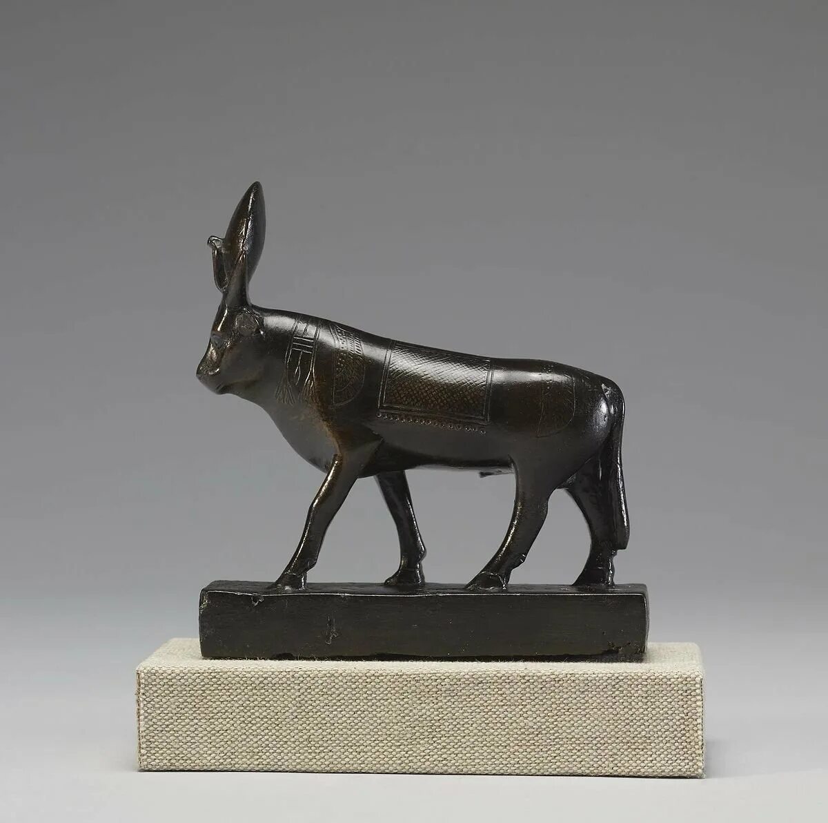 Бог апис. Апис бог египта. Апис бог египта. Бог апис в древнем египте. Бог апис в древнем египте бог чего.