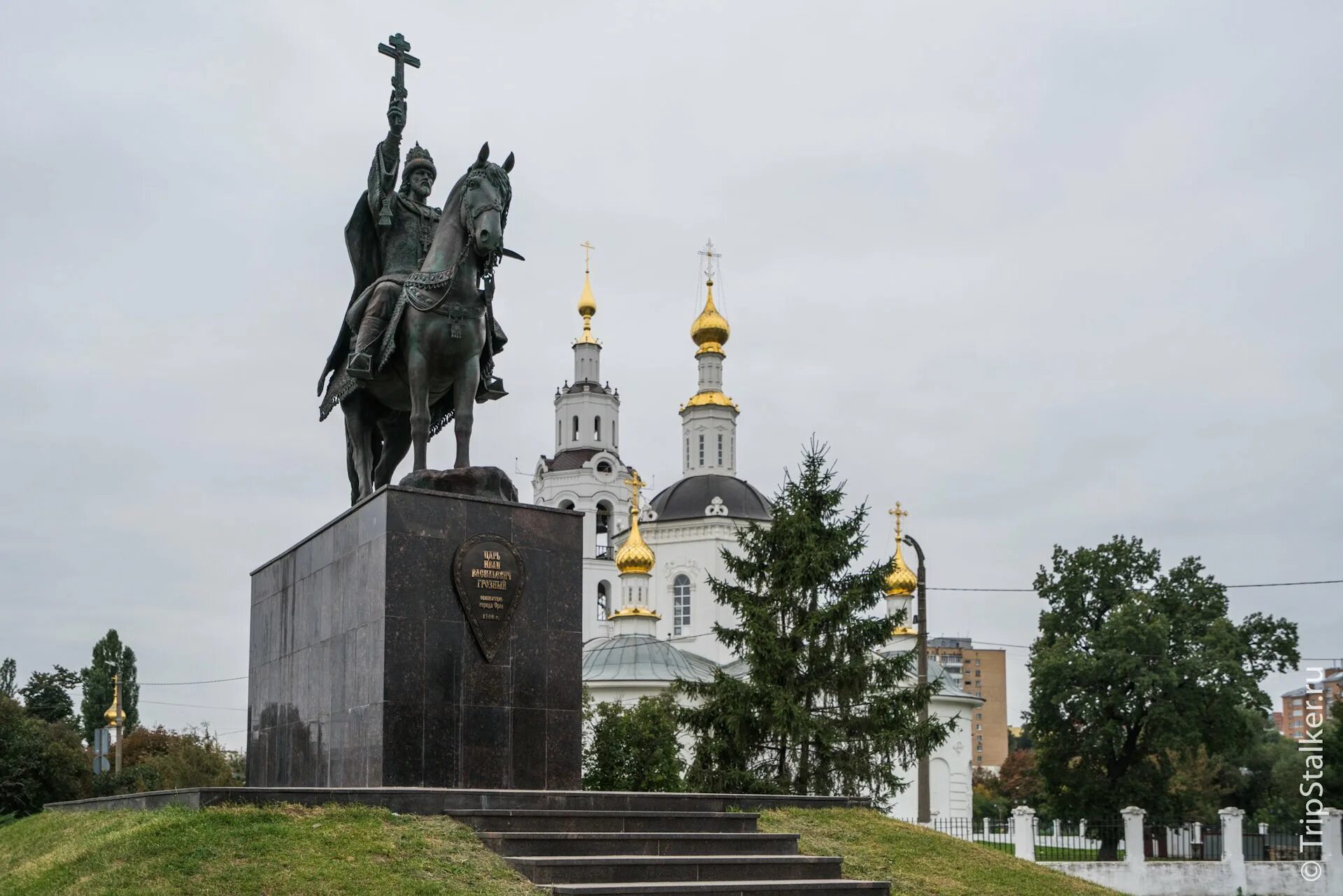 Д с г орла. Памятник орел и иван грозный в орле. город орёл памятник иоанну грозному. памятники орла ивану гро. памятник ивану грозному памятники орла.