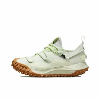 Nike mountain fly low