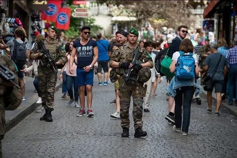 Des etrangers