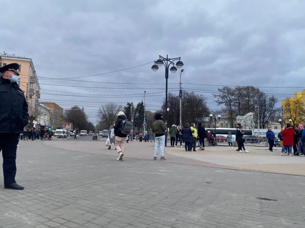 Что сейчас происходит под харьковом сегодня. Город 48 на площади. кавесы на площади. чернигов город население. чернигов сегодня.