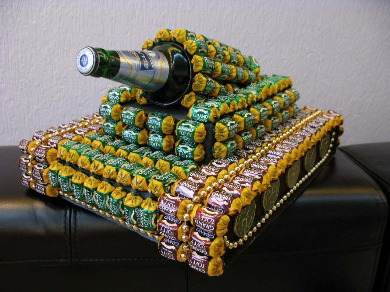 Оригинальные сладкие подарки на 23 февраля. Подарок на 23 февраля!. Сладкий подарок мужчине. Подарки на 23 февраля мужчинам. Необычные подарки на 23 февраля.