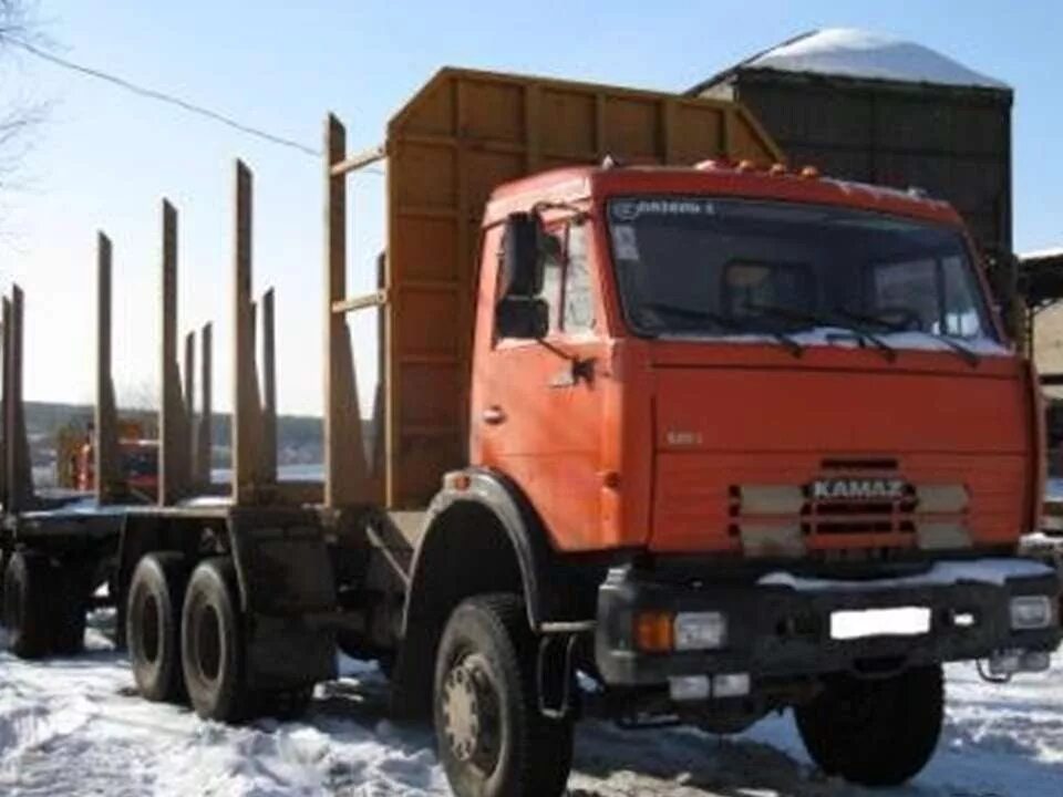 Лесовозы в красноярском крае. КАМАЗ 53228 лесовоз. КАМАЗ 53228 сортиментовоз. КАМАЗ лесовоз 53212 КМУ. КАМАЗ 6423 лесовоз.