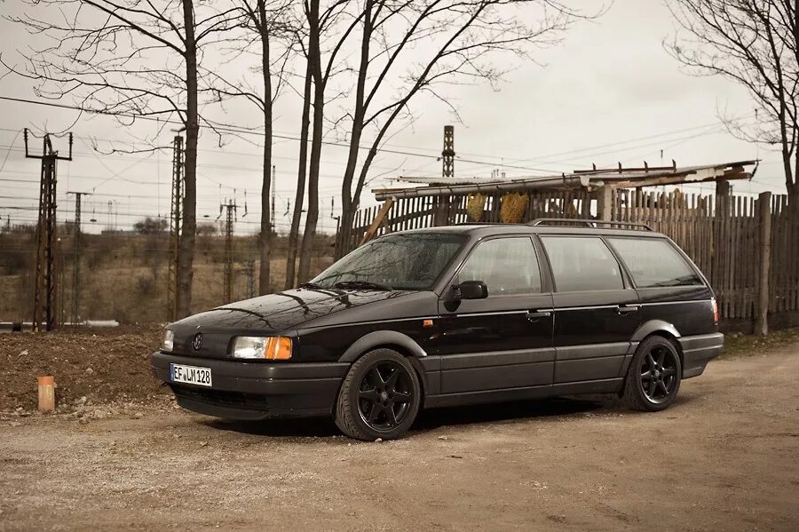 Фольксваген Пассат b3 универсал. Volkswagen Passat b3 Wagon. Volkswagen Passat b3 stance. Volkswagen Passat b3 Wagon Tuning. Пассат б3 москва