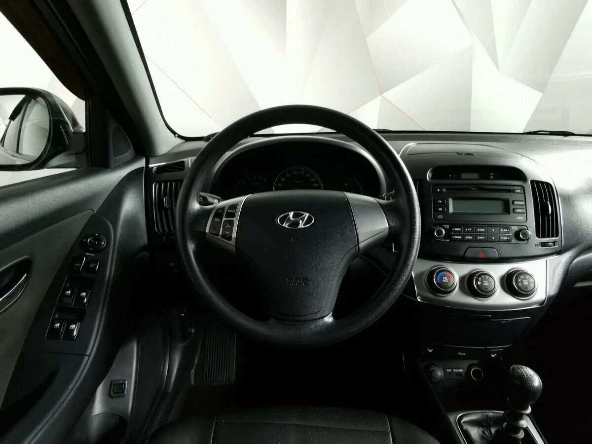 Ремонту hyundai elantra. Hyundai Elantra 2010 dashboard. Салон Хендай Элантра 4 поколения. Хендай Элантра 2010 салон.