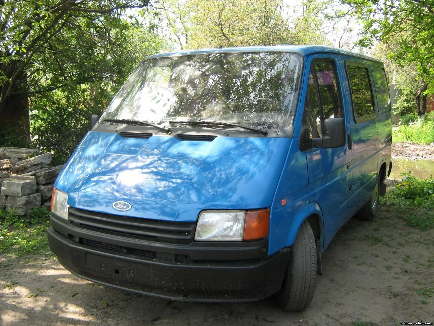 Куфар купить легковую автомобиль. Ford Transit 2. Форд Транзит 4 поколения. Форд Транзит 2.2. Ford Transit 2.5.