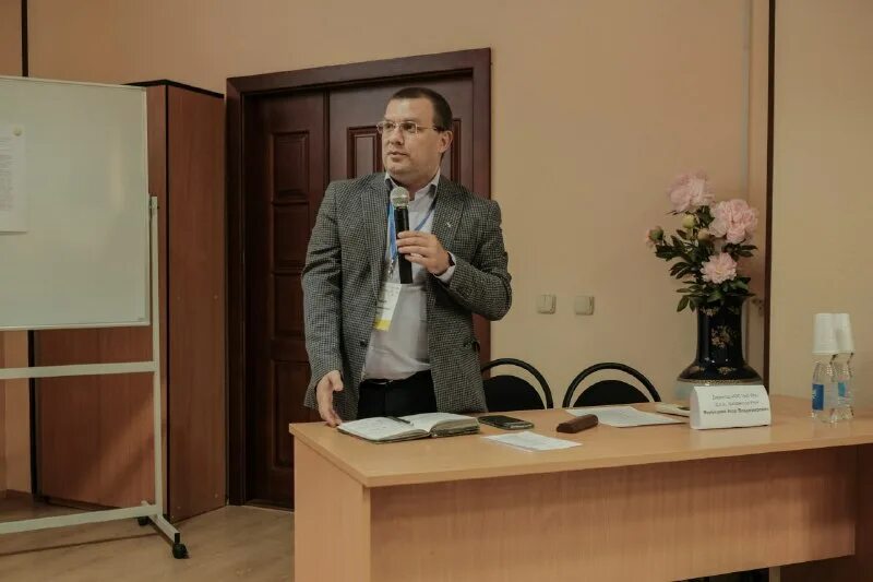 Олег николаевич чупахин. Институт органического синтеза им и. Институт органического синтеза уро ран. Институт органического синтеза уральского отделения ран. Центральная научная библиотека уро ран екатеринбург.