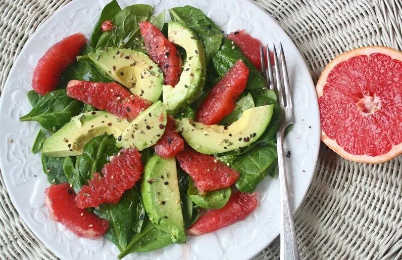 Салат из авокадо и грейпфрута. Вкусный салат с грейпфрутом. Вкусный салат с грейпфрутом. Вкусный салат с грейпфрутом. Фруктовый салат с грейпфрутом.