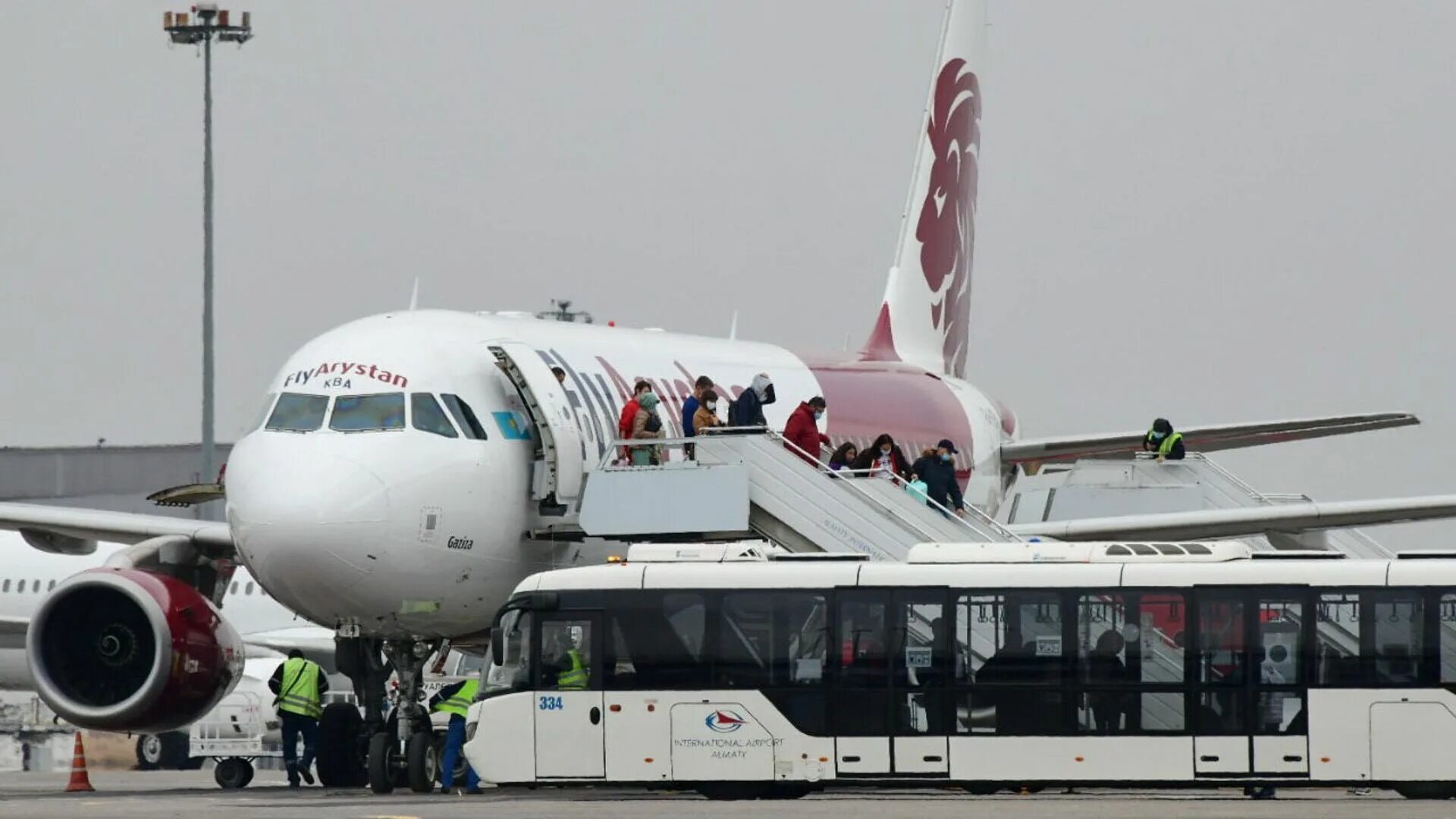 Рейс 421. Аэропорт в горах. Vietnam airlines география рейсов из ханоя. Прлет во вьетнам. Москва ханой авиабилеты.