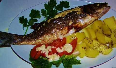 Сибас с овощами в духовке