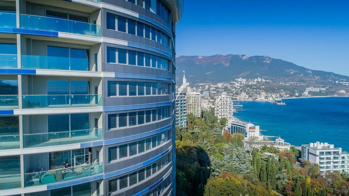 приморский парк им. зазеркалье ялта апартаменты. гагарина ялта. жк зазеркалье ялта бассейн. приморский парк города ялты.