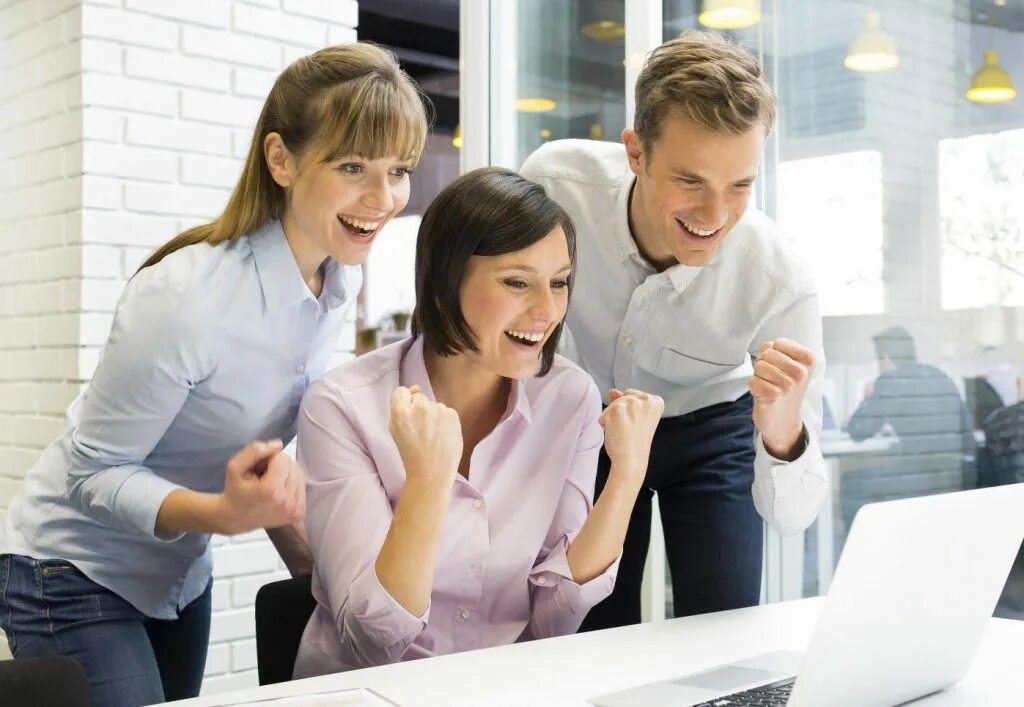 Если сотрудник хорошо работает. Современный человек. Человек на работе. Бизнесмен. Если сотрудник хорошо работает.