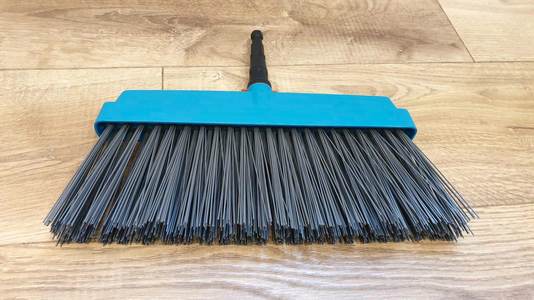 Метла гардена. 000. Щетка гардена. Щетка гардена. Совок садовый большой gardena 08953-20.