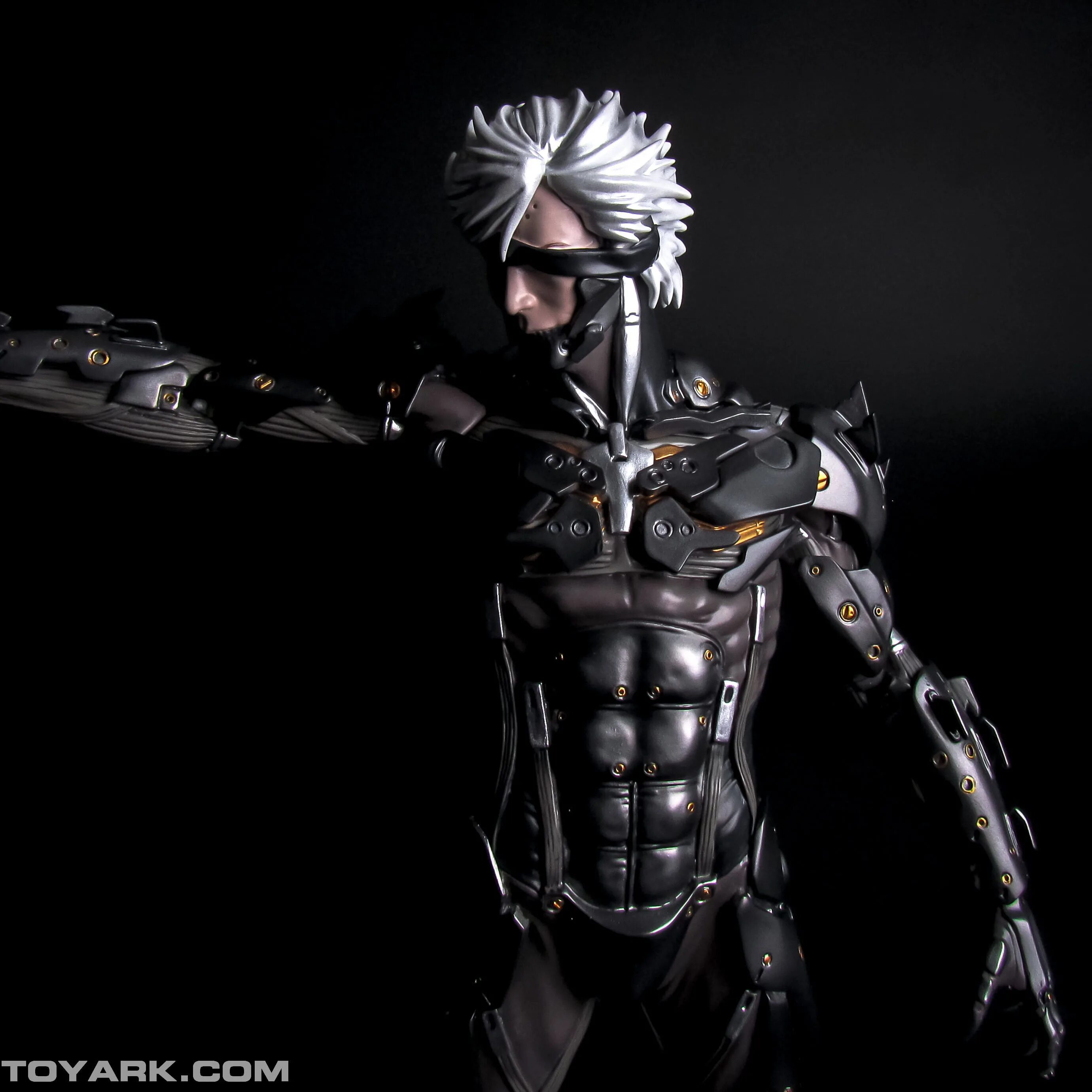 Райден тамимон. Райден мгр броня. Raiden metal gear без костюма. Райден metal gear rising. Metal gear rising revengeance raiden.