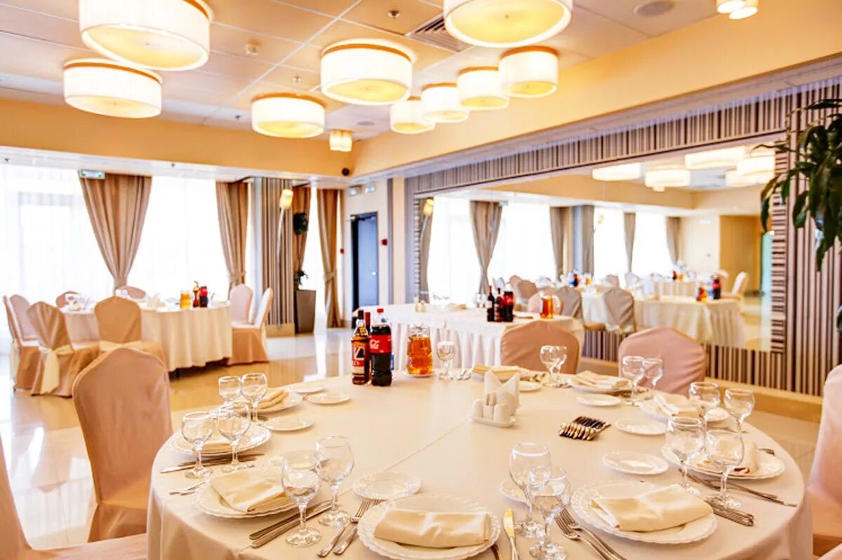 Вега трансформер зал. Гостиница вега ресторан москва. Южные ворота курск гостинично-ресторанный комплекс. Vega малая. Vega малая.