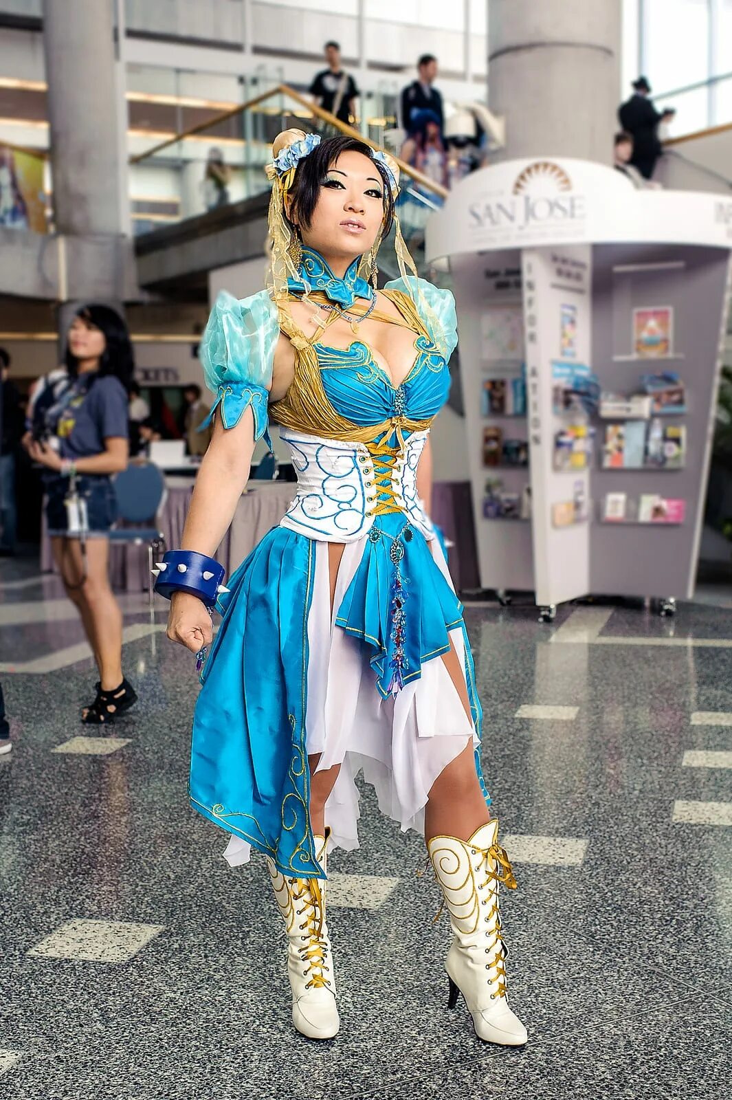 Чунь ли Street Fighter косплей. Чун ли Cosplay. Chun li косплей. Чун ли стритфайтер Cosplay.