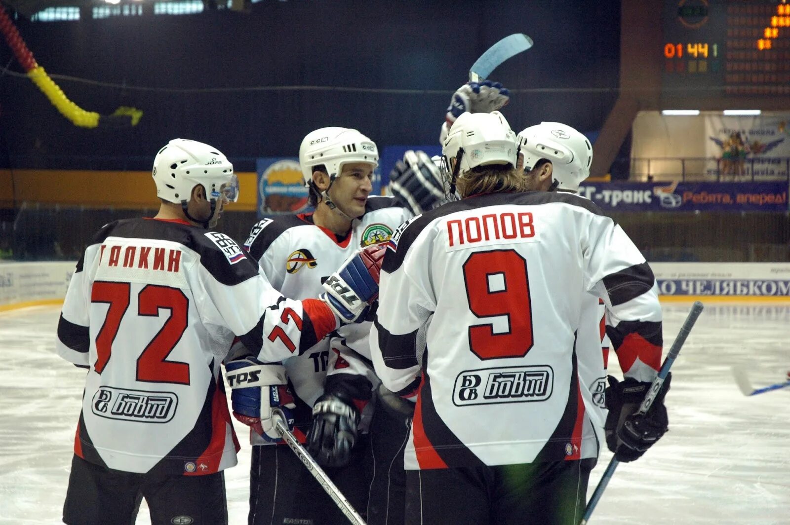 Дадонов евгений. Воспитанники трактора. Воспитанники трактора. Воспитанники трактора. Кравцов забивает виталий забивает салават фото.