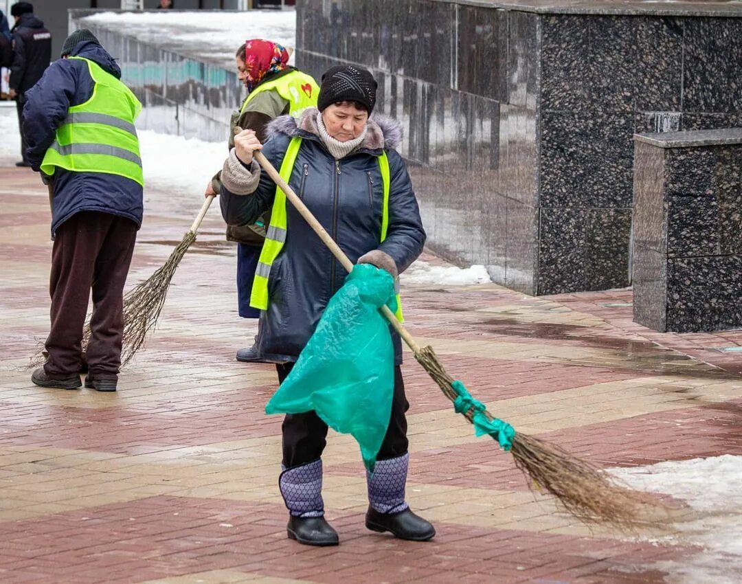 Хозяйственный день на работе. Парко-хозяйственный день. Массовая уборка. Хоз. День это. Парко хозяйственный день уборка фото.