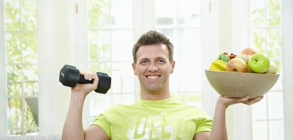 Здоровье мужчины. Красота здоровье мужчины. Красота здоровье мужчины. Мужчина ест салат. Красота здоровье мужчины.