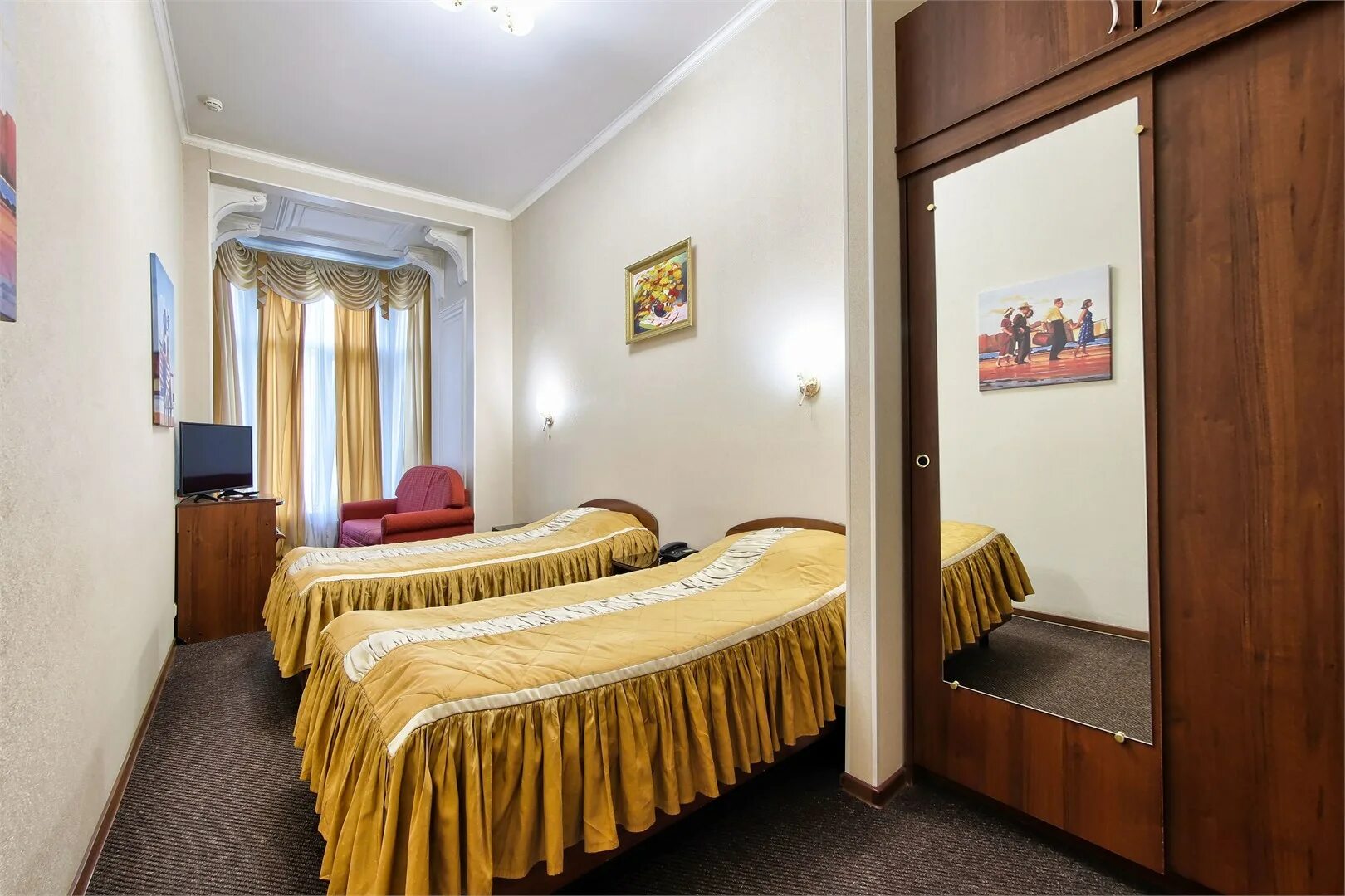 Nevsky royal hotel. Отель Антарес Санкт-Петербург. Антарес отель СПБ. Гостевой дом Antares на Невском проспекте Санкт-Петербург.