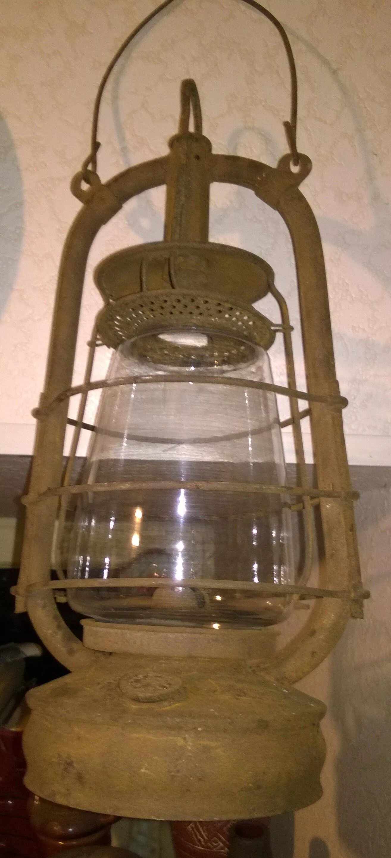 Бра сталинский ампир 50. Старинная лампа авито. Светильник из старой керосиновой лампы. Настольная лампа старинная с керамической. Люстра керосиновая старинная.