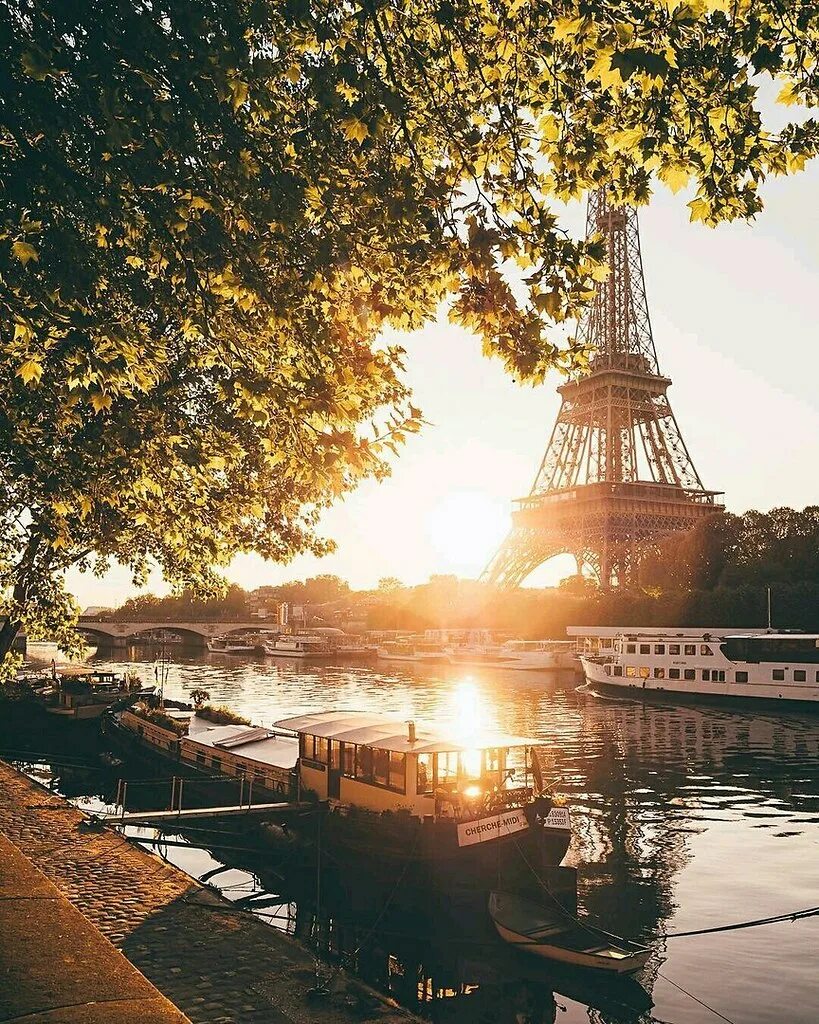 Эйфелева башня в Париже. Париж рассвет Эйфелева башня. Эйфелева башня в Париже летом. Эйфелева башня в Париже осенью.