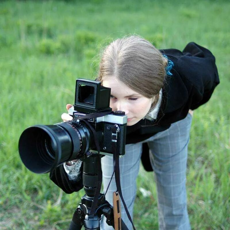 Съемка коротких видео. Sony a7 vr. Процесс съемки. Съемка коротких видео. Видеооператор с камерой.